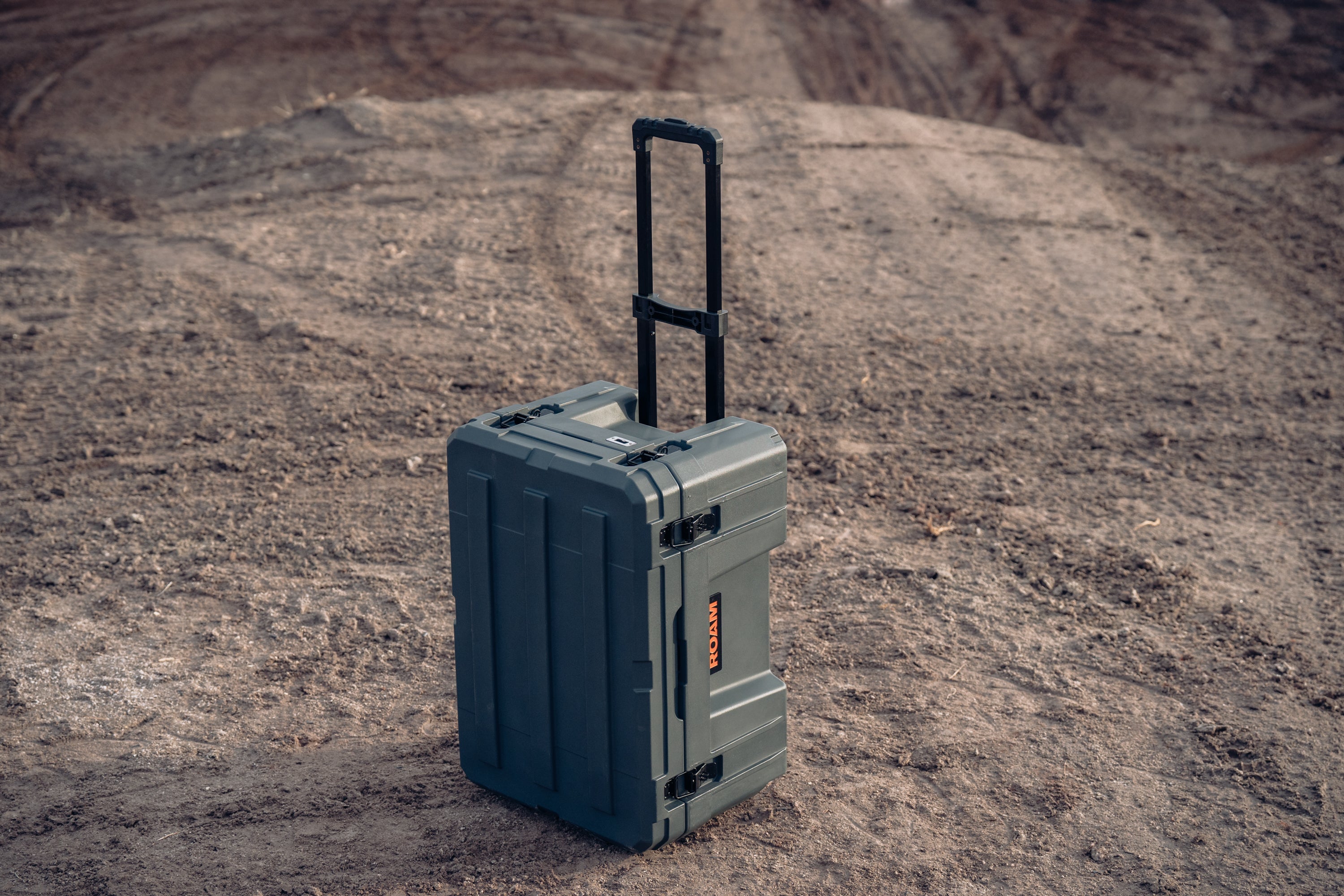 ROAM ADVENTURE | 80L Rolling Rugged Case