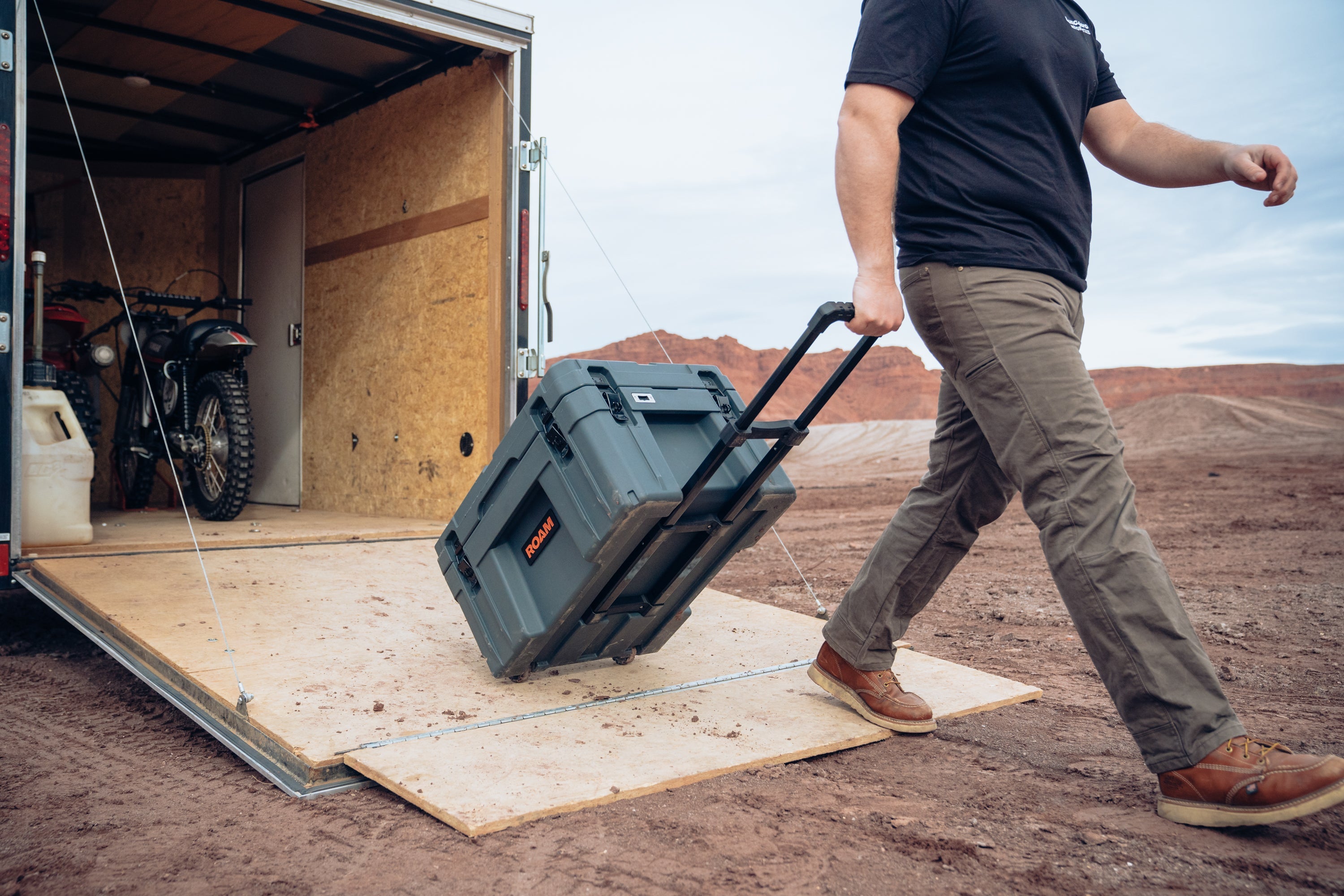 ROAM ADVENTURE | 80L Rolling Rugged Case